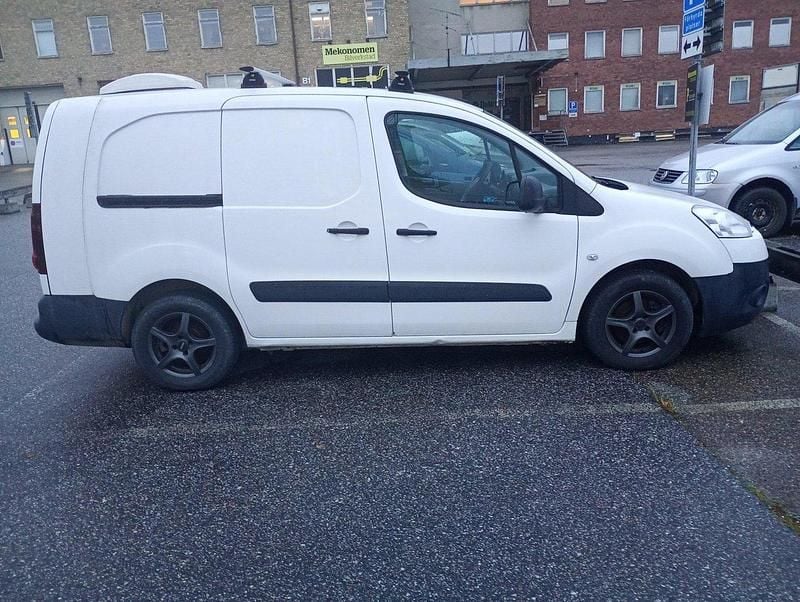 Vit Begagnad 2014 Peugeot Partner Van | 24 000 kr (Superpris) - Bild 1/4