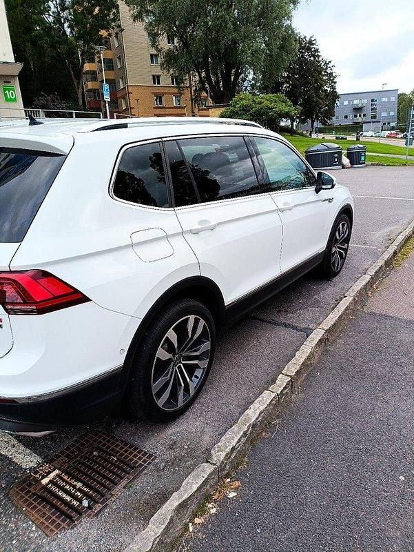 Vit Begagnad 2018 VW Tiguan Allspace SUV | 330 000 kr (Dyr) - Bild 1/4