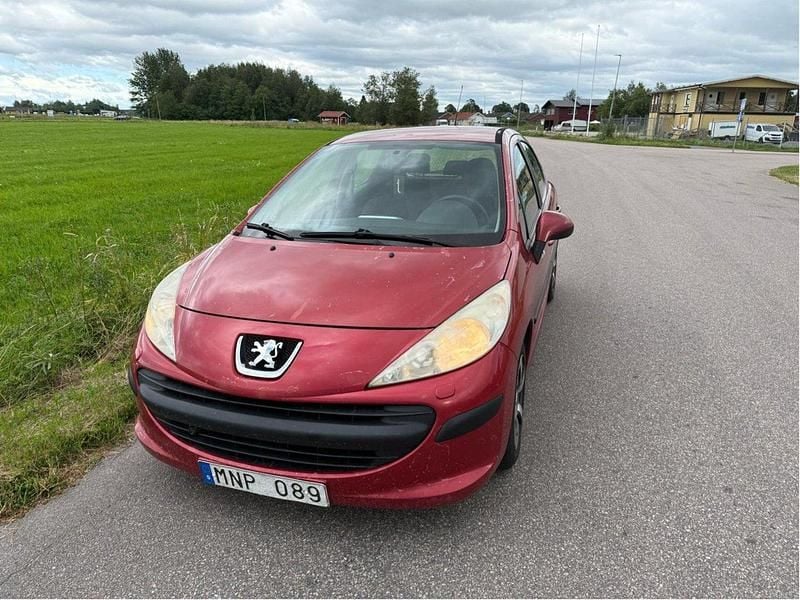 Röd Begagnad 2009 Peugeot 207 Halvkombi | 9 000 kr (Bra pris) - Bild 1/4