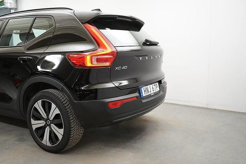 Begagnad Volvo XC40 Core 185 kW (252 HK) 2022 Svart SUV