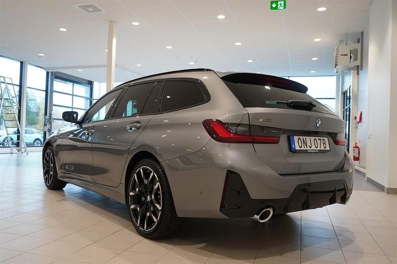 Begagnad BMW 330e M Sport 2026 Grå Kombi