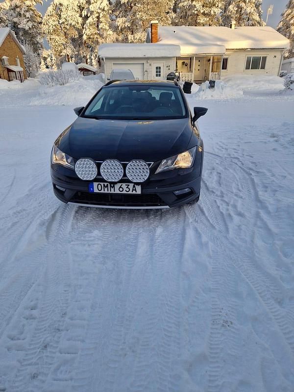 Begagnad 2019 Seat Leon X-Perience 4Drive Kombi | 149 000 kr (Bra pris) - Bild 1/4