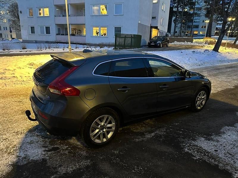 Begagnad Volvo V40 Summum 150 HK (110 kW) 2013