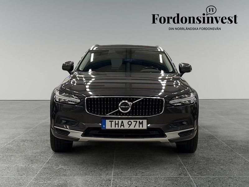 Begagnad Volvo V90 CC Momentum 190 HK (139 kW) 2021 Grå Kombi
