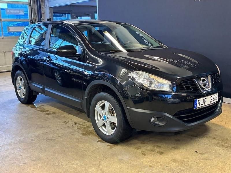 Svart Begagnad 2011 Nissan Qashqai SUV | 89 000 kr (Marknadspris) - Bild 1/4