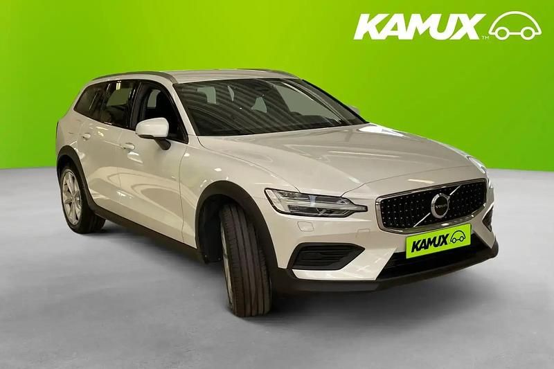 Vit Begagnad 2023 Volvo V60 Kombi | 348 700 kr - Bild 1/4