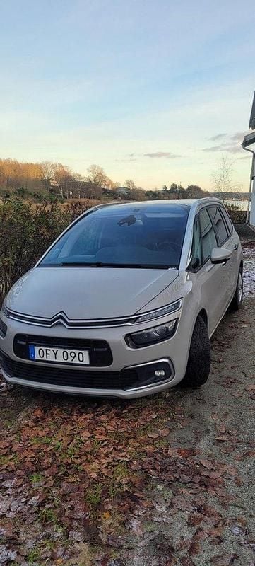 Grå Begagnad 2016 Citroën Grand C4 Picasso Minibuss | 99 000 kr (Lite dyr) - Bild 1/3