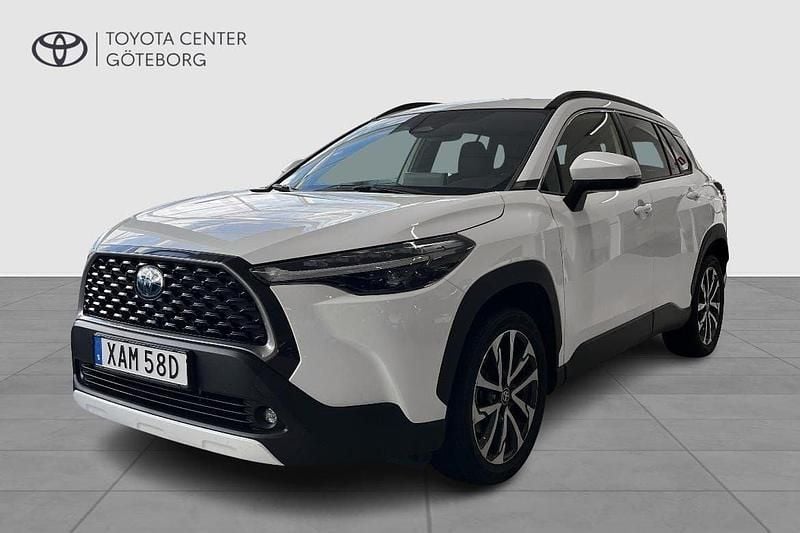 Vit Begagnad 2022 Toyota Corolla Cross Style SUV | 369 900 kr (Marknadspris) - Bild 1/2