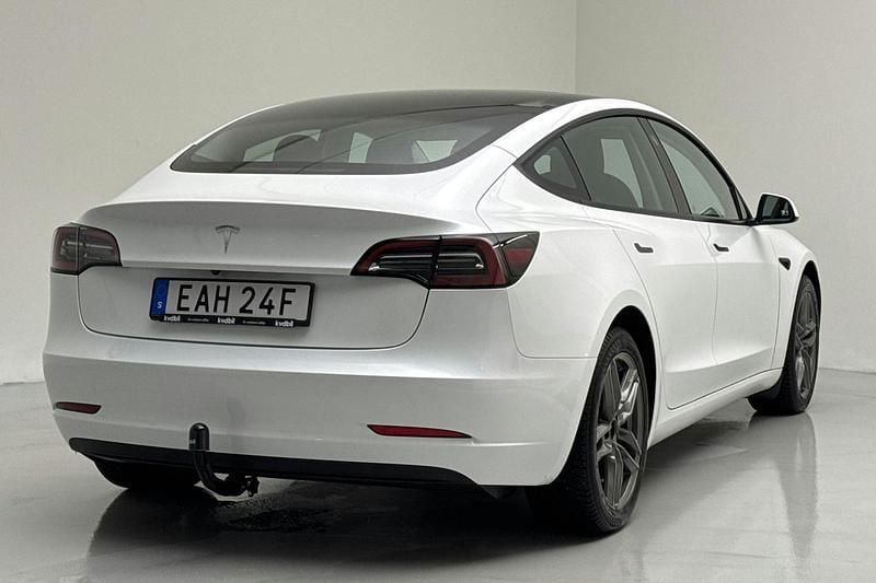 Begagnad Tesla Model 3 Standard Range 235 kW (320 HK) 2023 Vit Sedan