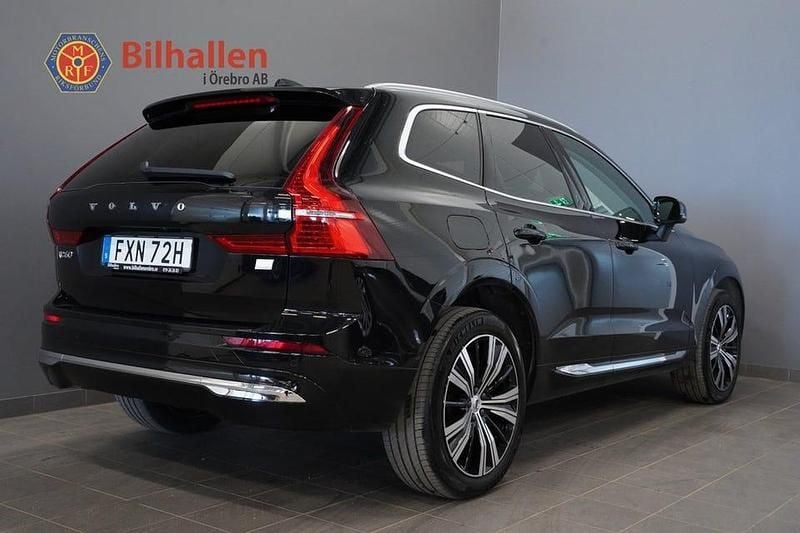 Begagnad Volvo XC60 Core 350 HK (257 kW) 2023 Svart SUV