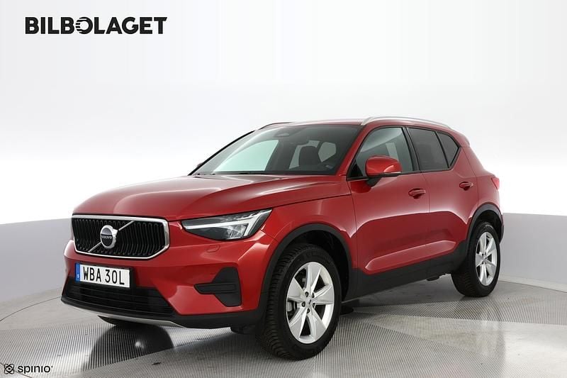 Röd Begagnad 2023 Volvo XC40 Core SUV | 364 800 kr (Marknadspris) - Bild 1/4