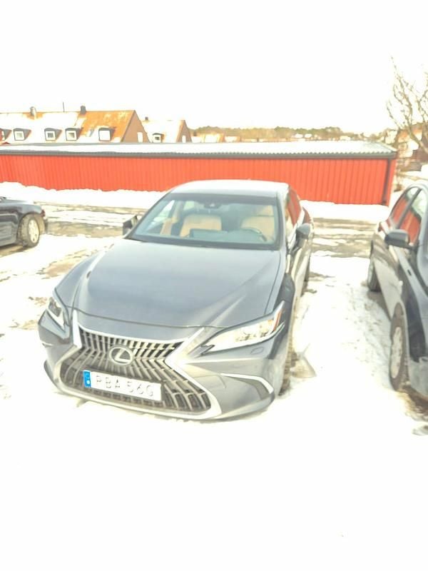 Begagnad Lexus ES300H 218 HK (160 kW) 2022 Sedan