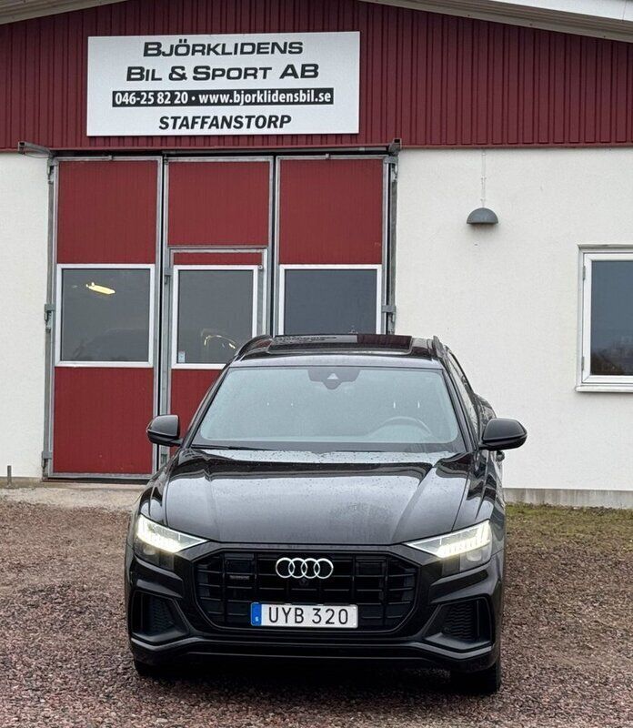 Svart Begagnad 2018 Audi Q8 Black Edition SUV | 669 000 kr - Bild 1/4