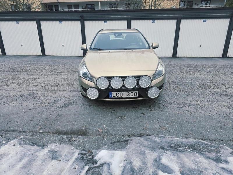 Begagnad 2011 Volvo V60 Kombi | 46 500 kr (Marknadspris) - Bild 1/4