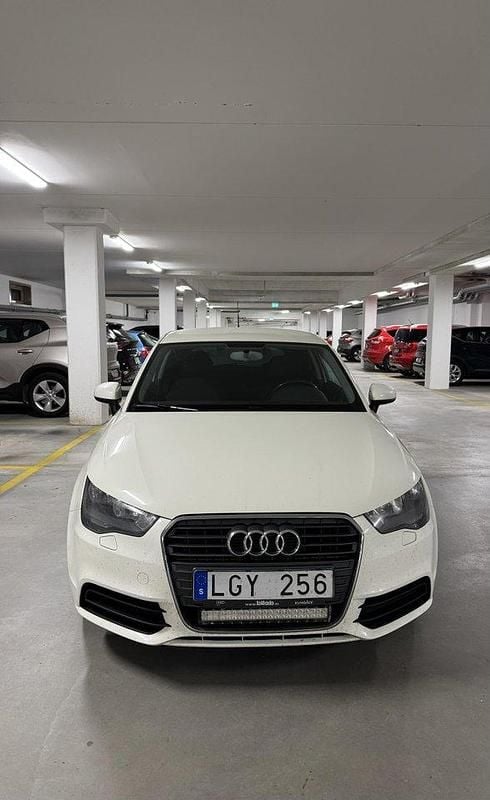 Vit Begagnad 2011 Audi A1 Halvkombi | 48 500 kr (Bra pris) - Bild 1/4