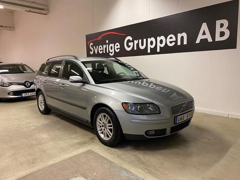 Silver Begagnad 2006 Volvo V50 Kinetic Kombi | 34 900 kr (Marknadspris) - Bild 1/4