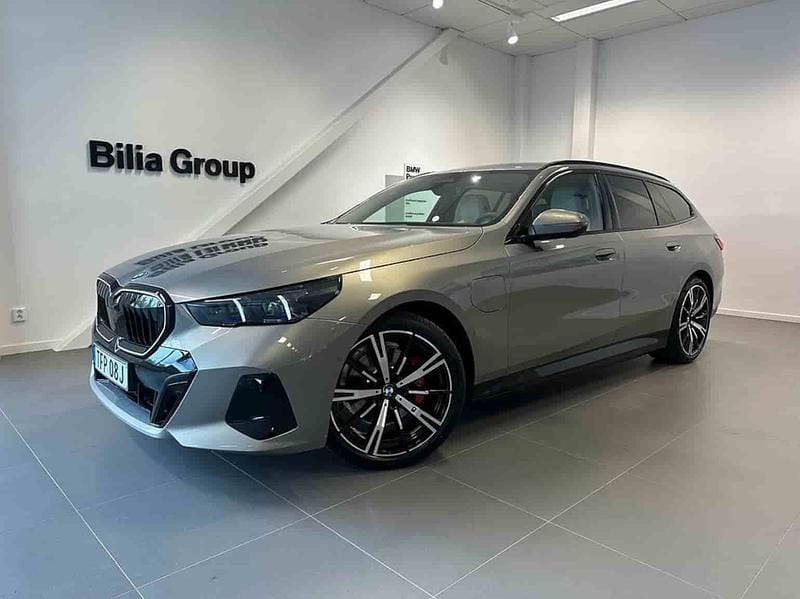 Grå Ny 2026 BMW 530e Kombi | 799 000 kr - Bild 1/1