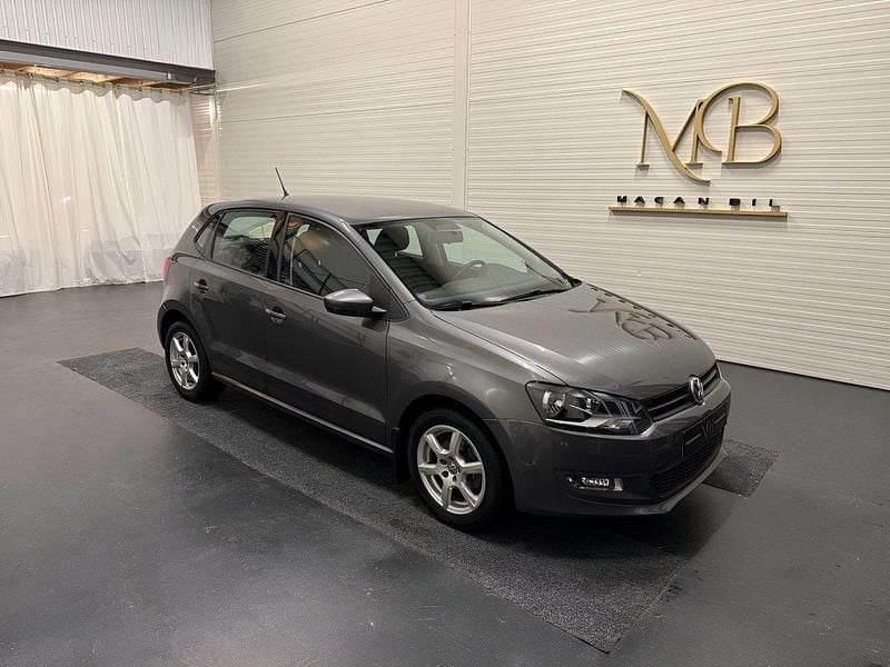 Mörkgrå Begagnad 2010 VW Polo Halvkombi | 70 000 kr (Marknadspris) - Bild 1/4
