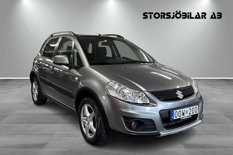 Grå Begagnad 2011 Suzuki SX4 Halvkombi | 79 000 kr (Dyr) - Bild 1/4