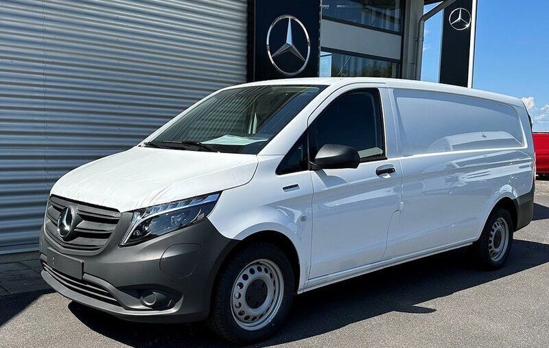 Vit Begagnad 2023 Mercedes e-Vito Minibuss | 561 250 kr - Bild 1/4