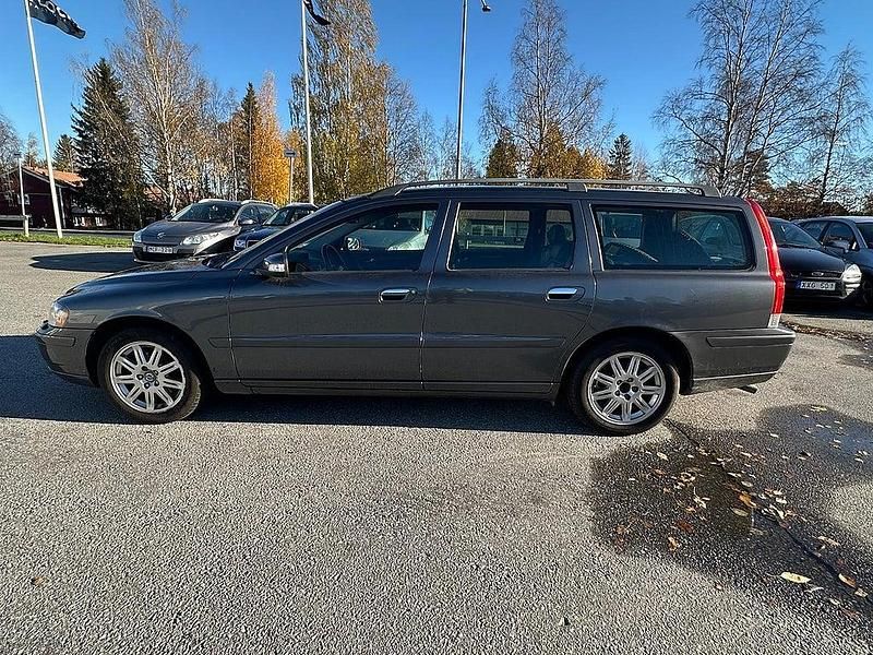 Begagnad Volvo V70 Kinetic 140 HK (102 kW) 2007 Grå Kombi