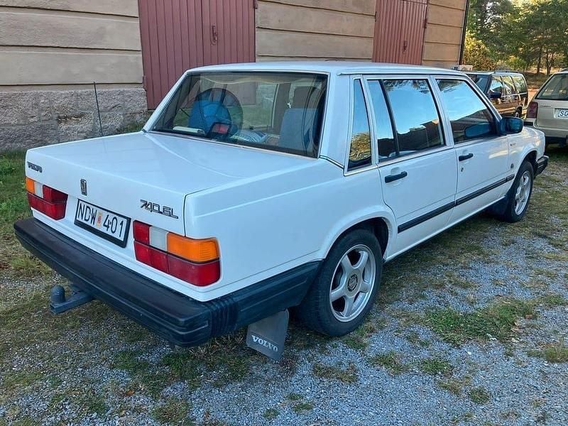 Begagnad Volvo 740 116 HK (85 kW) 1988 Vit Sedan