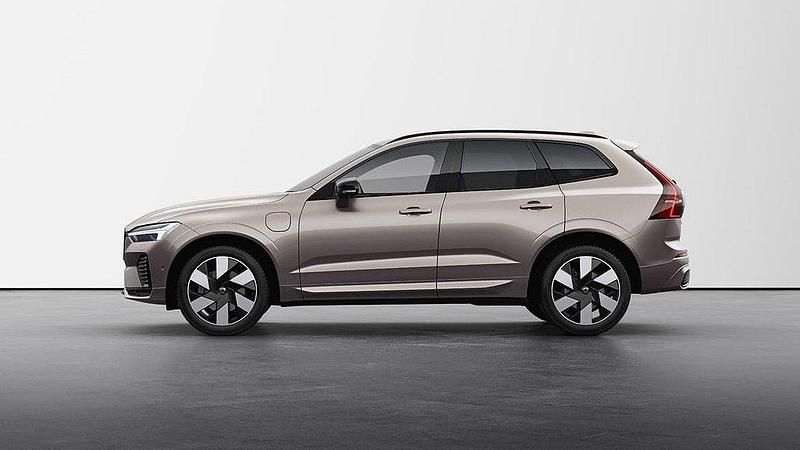 Ljusgrå Ny 2024 Volvo XC60 Plus SUV | 649 900 kr (Dyr) - Bild 1/4