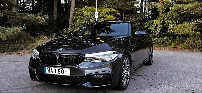 Grå Begagnad 2020 BMW 540 M Sport Sedan | 359 000 kr (Bra pris) - Bild 1/4