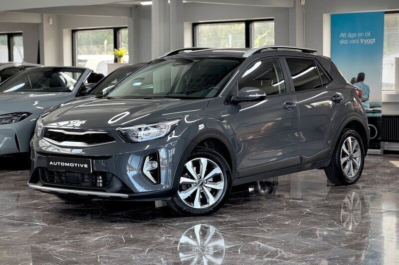 Grå Begagnad 2023 Kia Stonic Advance SUV | 189 900 kr (Marknadspris) - Bild 1/4