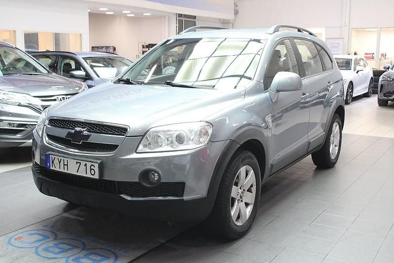 Grå Begagnad 2010 Chevrolet Captiva SUV | 56 700 kr (Lite dyr) - Bild 1/4