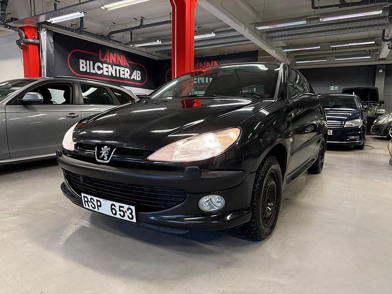 Begagnad Peugeot 206 88 HK (64 kW) 2000 Svart Halvkombi
