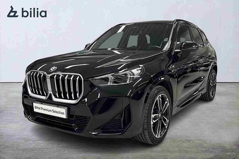 Svart Begagnad 2025 BMW X1 SUV | 439 900 kr (Dyr) - Bild 1/1