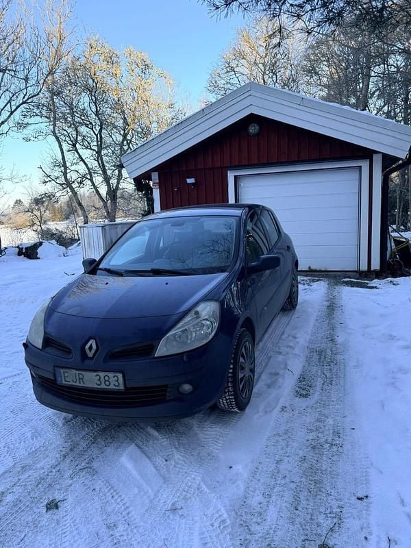 Begagnad 2009 Renault Clio R.S. Halvkombi | 11 000 kr (Bra pris) - Bild 1/3