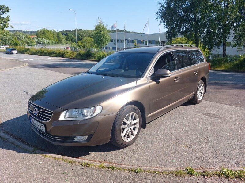 Brun Begagnad 2015 Volvo V70 Momentum Kombi | 140 000 kr (Marknadspris) - Bild 1/4
