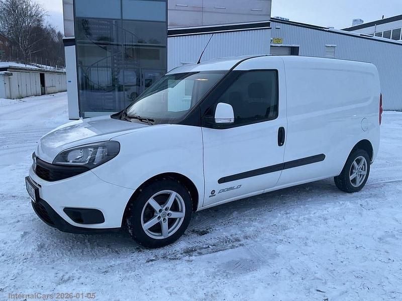 Vit Begagnad 2022 Fiat Doblò Minibuss | 72 000 kr (Superpris) - Bild 1/4