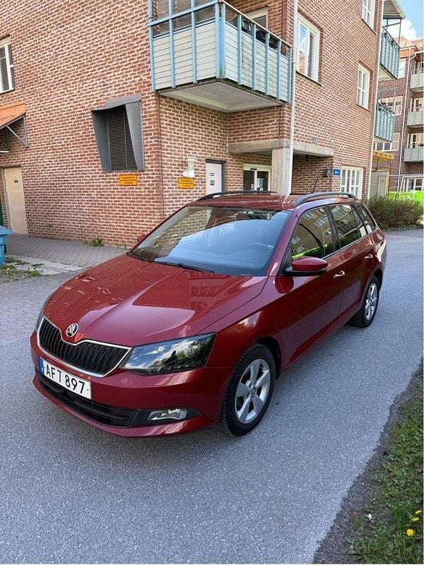 Röd Begagnad 2017 Skoda Fabia Style Kombi | 135 000 kr (Marknadspris) - Bild 1/4
