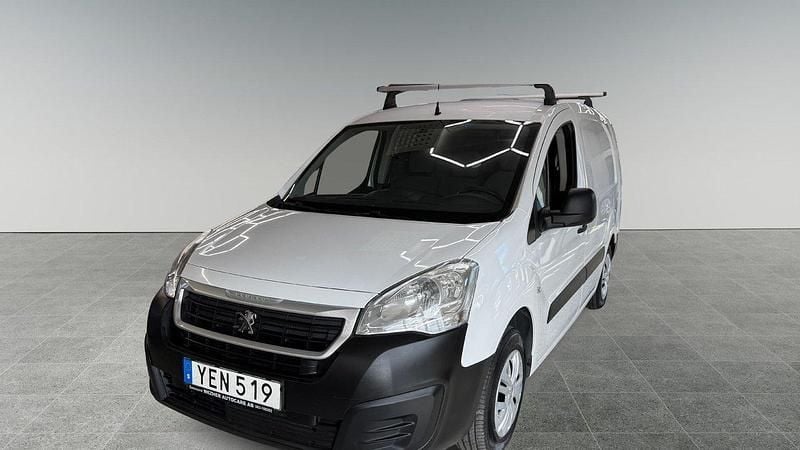Vit Begagnad 2016 Peugeot Partner Minibuss | 69 000 kr (Marknadspris) - Bild 1/4