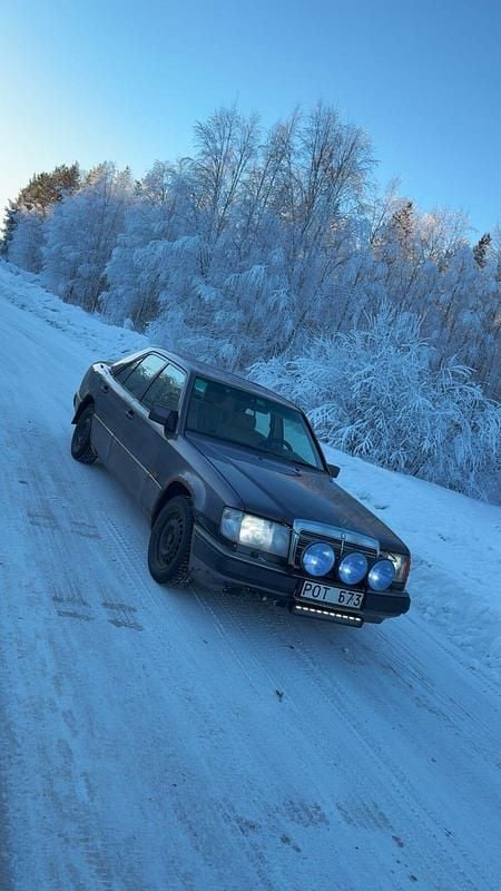 Begagnad 1993 Mercedes 200 | 17 500 kr - Bild 1/3