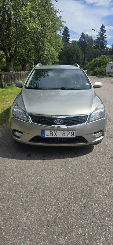 Silver Begagnad 2011 Kia Ceed Sportswagon Kombi | 40 000 kr (Bra pris) - Bild 1/4
