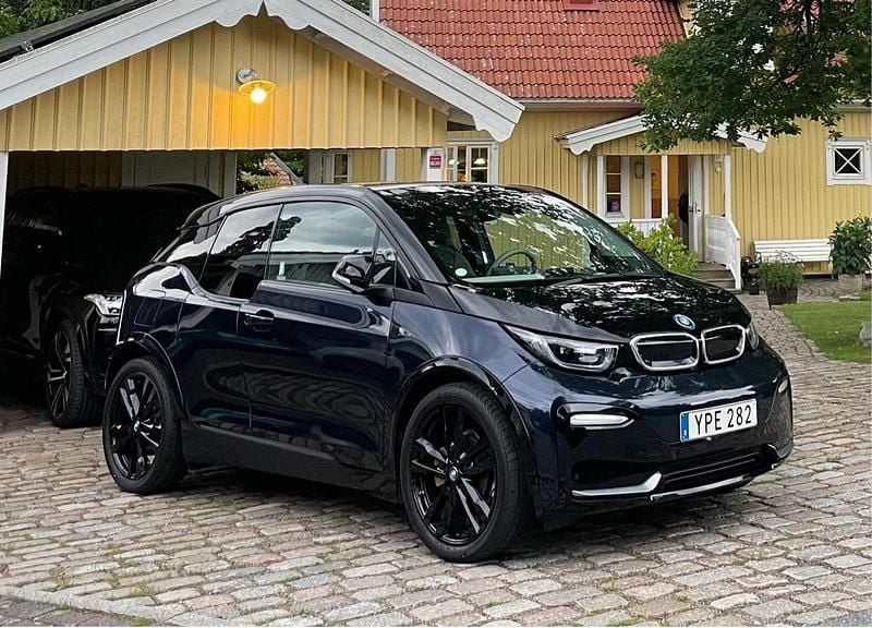 Blå Begagnad 2018 BMW i3 Comfort Edition Halvkombi | 239 000 kr (Dyr) - Bild 1/4