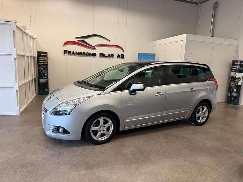 Ljusgrå (grå) Begagnad 2012 Peugeot 5008 Allure Minibuss | 79 900 kr - Bild 1/4