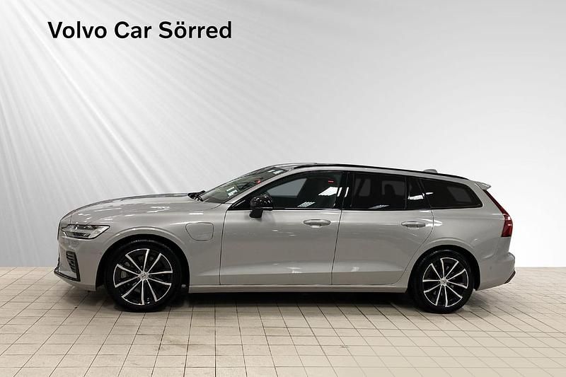 Begagnad Volvo V60 Plus 350 HK (257 kW) 2024 Silver Kombi