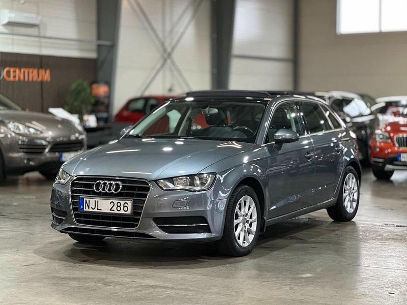 Grå Begagnad 2013 Audi A3 Sportback Attraction Halvkombi | 79 900 kr (Marknadspris) - Bild 1/4