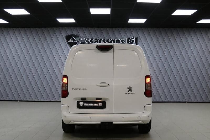 Begagnad Peugeot Partner 131 HK (96 kW) 2020 Vit Minibuss