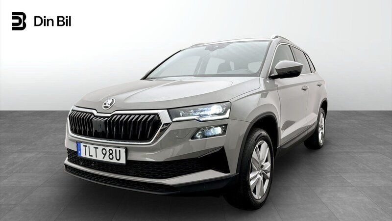 Grå Begagnad 2023 Skoda Karoq Style SUV | 324 900 kr (Marknadspris) - Bild 1/4
