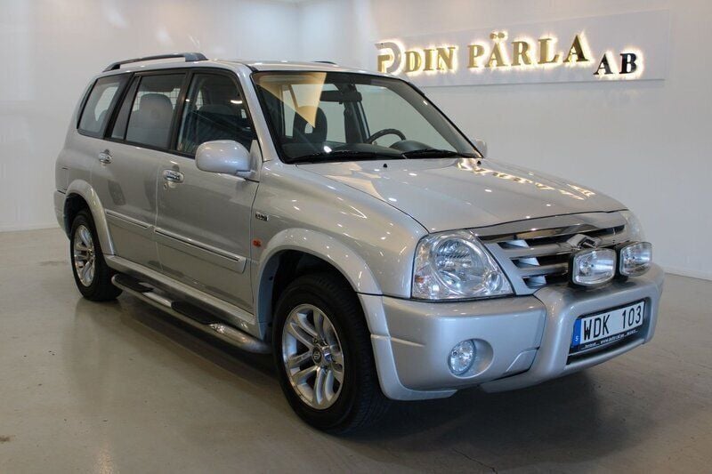 Silver Begagnad 2005 Suzuki Grand Vitara SUV | 59 900 kr (Marknadspris) - Bild 1/4