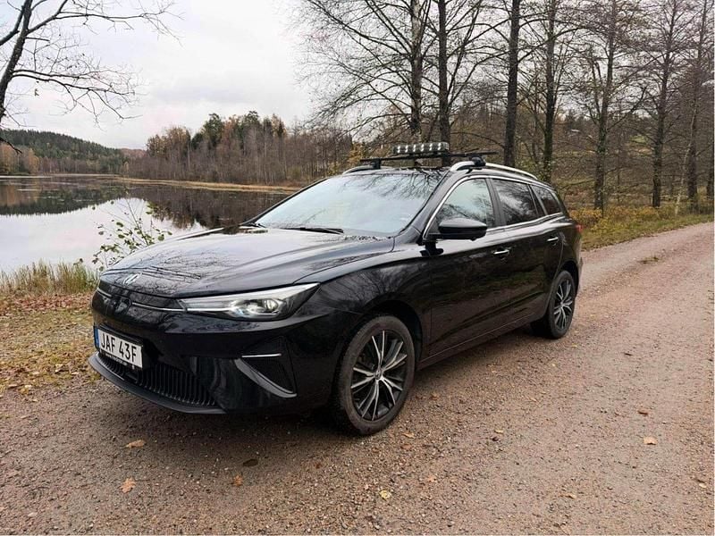 Svart Begagnad 2023 MG MG5 EV Long Range Kombi | 220 000 kr (Marknadspris) - Bild 1/4
