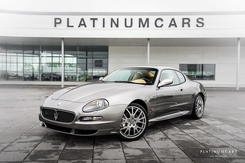 Grå Begagnad 2007 Maserati GranSport Sportkupé | 569 000 kr - Bild 1/4
