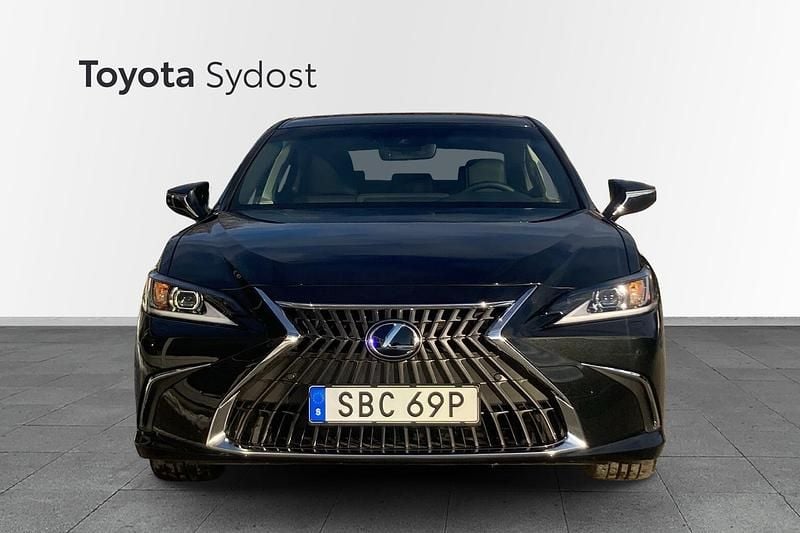 Begagnad Lexus ES300H Limited Edition 220 HK (161 kW) 2025 Svart Sedan