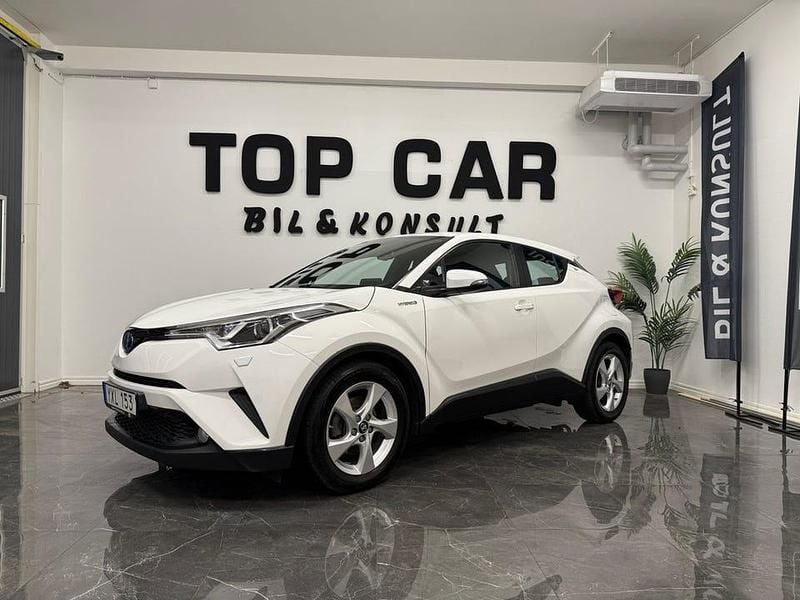 Vit Begagnad 2017 Toyota C-HR Active SUV | 179 900 kr (Marknadspris) - Bild 1/4